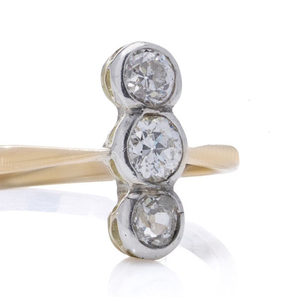 Early 20th century 18kt gold and silver three-stone diamond ring - image 2