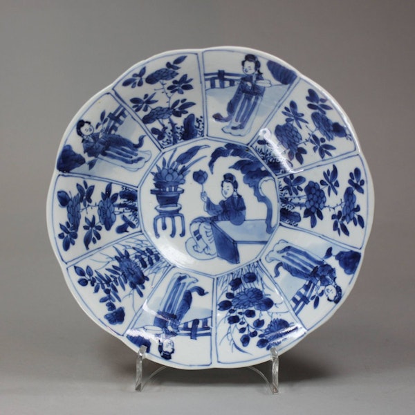 Chinese blue and white moulded plate, Kangxi (1662-1722) - image 1