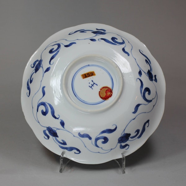 Chinese blue and white moulded plate, Kangxi (1662-1722) - image 2