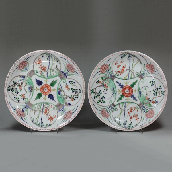 Pair of Chinese famille verte plates, Kangxi (1662-1722) - image 1