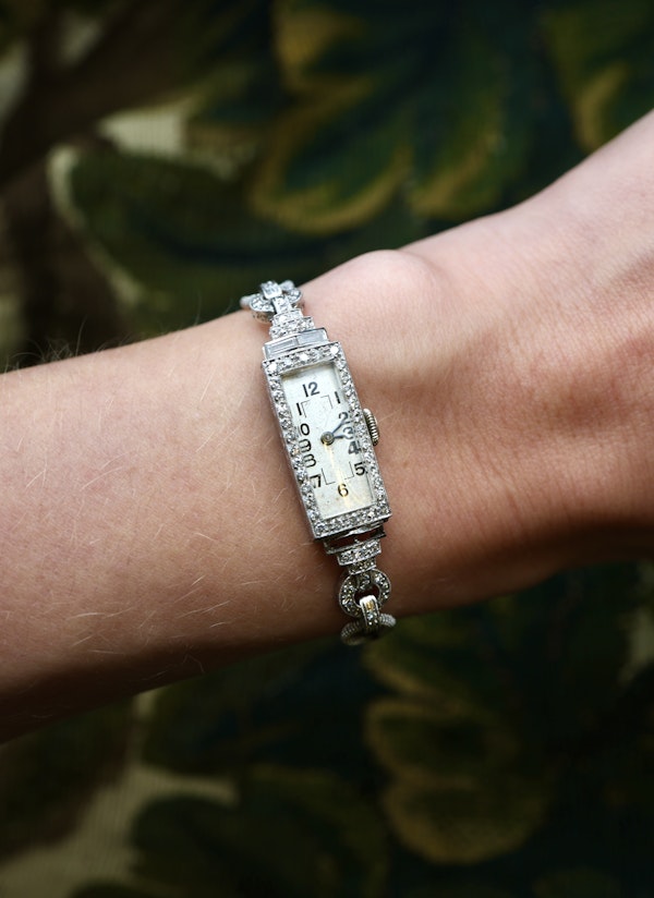 A very fine oblong "Art Deco" Diamond set Cocktail Watch in Platinum & 18ct White Gold (tested) with Diamond Step shoulders. Circa 1930 - image 3