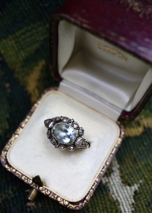 A very fine Aquamarine and Diamond Ring, in Silver tipped on High Carat Yellow Gold  (tested). Circa 1890 - image 1