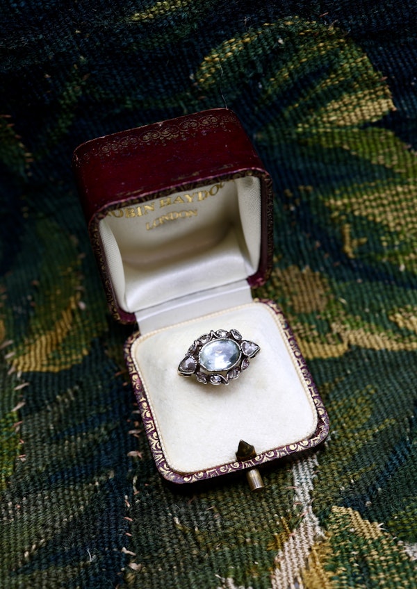 A very fine Aquamarine and Diamond Ring, in Silver tipped on High Carat Yellow Gold  (tested). Circa 1890 - image 4