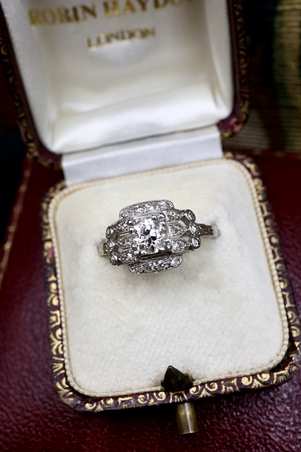 A very fine Art Deco Platinum (marked), Diamond Ring, the perfect engagement ring of approximately 0.97 Carats. Circa 1925 - image 1