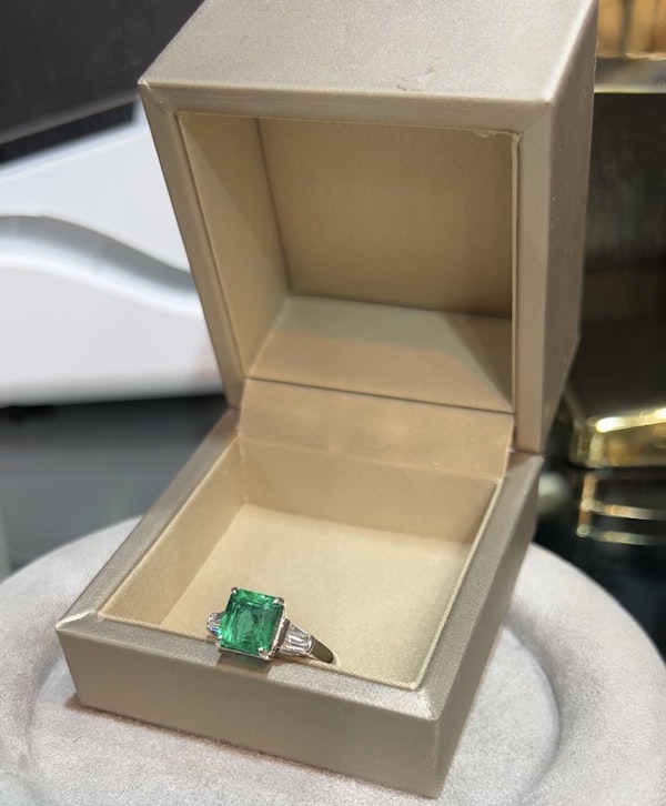 3.18ct Zambian emerald & diamond ring - image 1