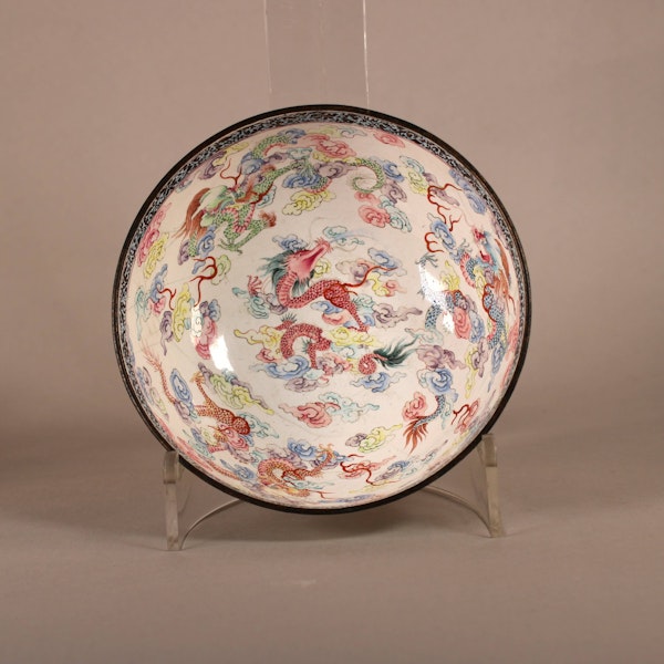 A fine Chinese canton enamel dragon bowl, Qianlong (1736-95) - image 5