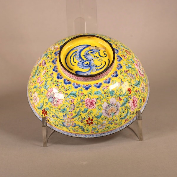 A fine Chinese Qianlong Canton enamel bowl - image 8