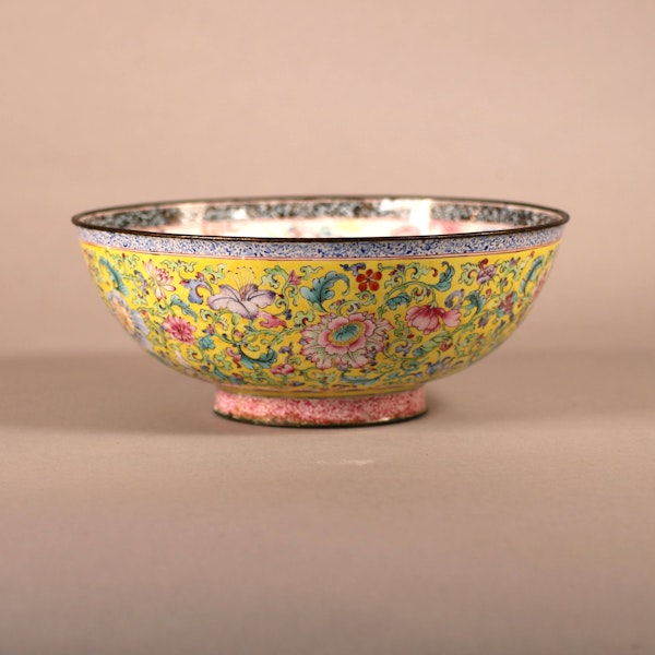 A fine Chinese Qianlong Canton enamel bowl - image 10