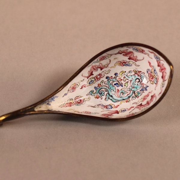 A pair of rare early Chinese Qianlong Canton enamel ladles/spoons - image 5