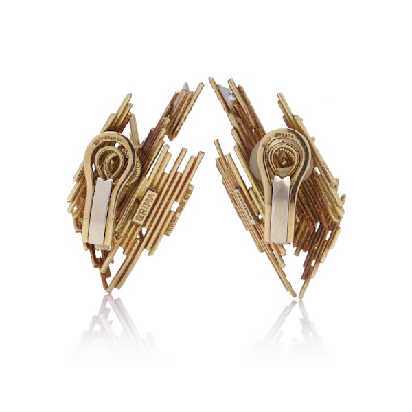 Andrew Grima 18kt gold textured pair of clip on earrings - image 3