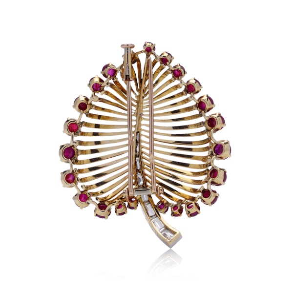 Vintage Retro Gold and Platinum ruby leaf shaped brooch - image 4