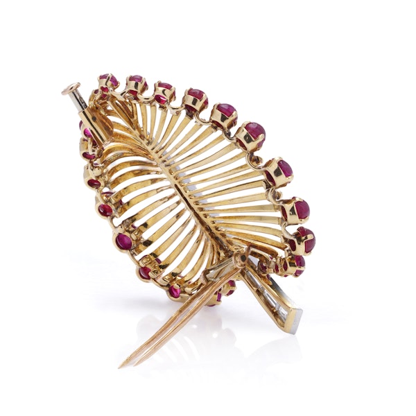 Vintage Retro Gold and Platinum ruby leaf shaped brooch - image 5