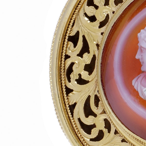 19th century gold and carved banded agate cameo brooch - image 6