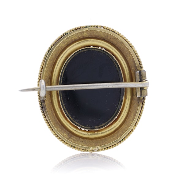 Antique 21kt. gold onyx cameo brooch - image 4