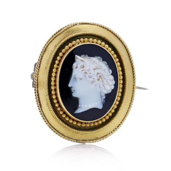 Antique 21kt. gold onyx cameo brooch - image 5