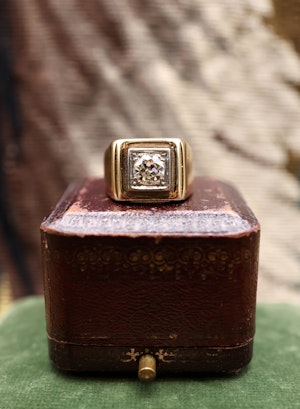 Downstairs at Grays: 18ct Yellow Gold & Platinum 0.98ct Mens Diamond Ring Circa 1930