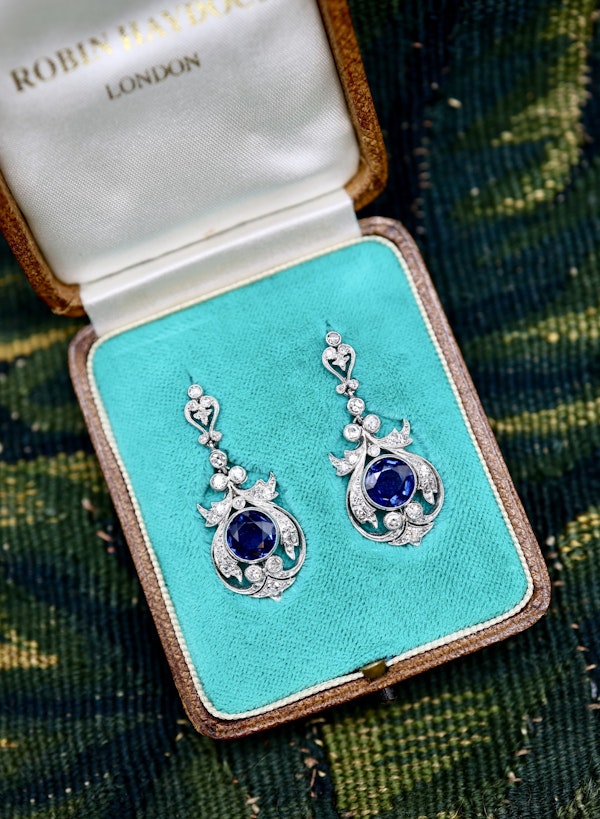 An exceptionally fine pair of Antique Natural Sapphire and Diamond Drop Platinum Earrings, English, Circa 1910. - image 5