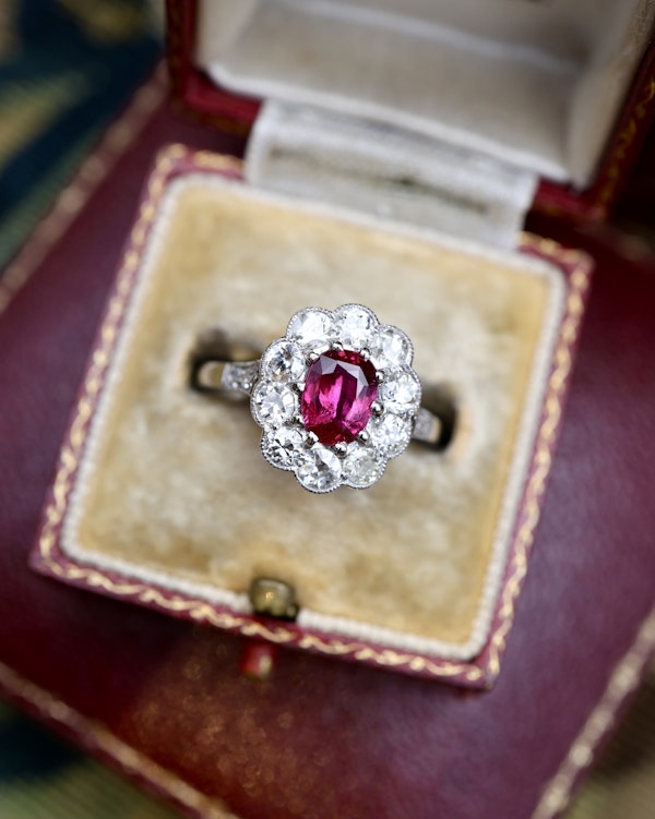 A very fine Siam Ruby & Diamond Cluster Engagement Ring mounted in Platinum, English, Circa 1930 - image 4