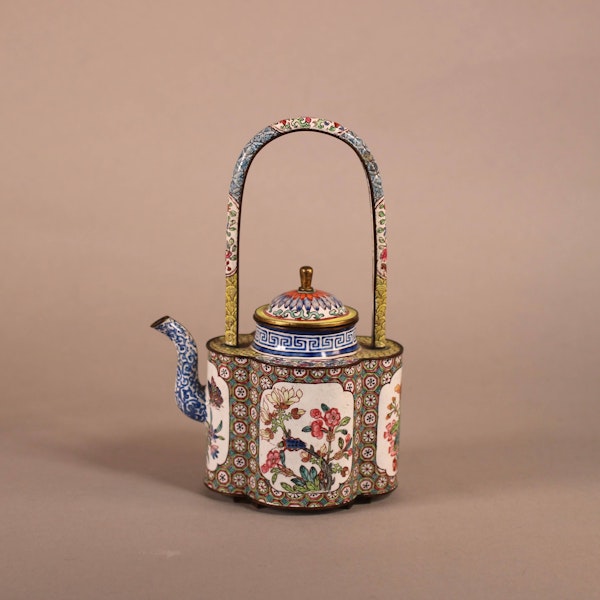 A Chinese enamel teapot and cover with looped fixed handle, Qianlong (1736-95) - image 2