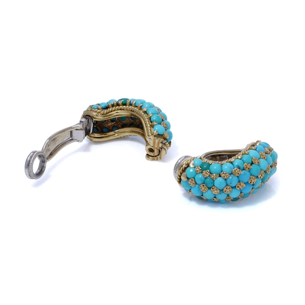 Vintage 18kt gold pair of turquoise clip - on earrings - image 3