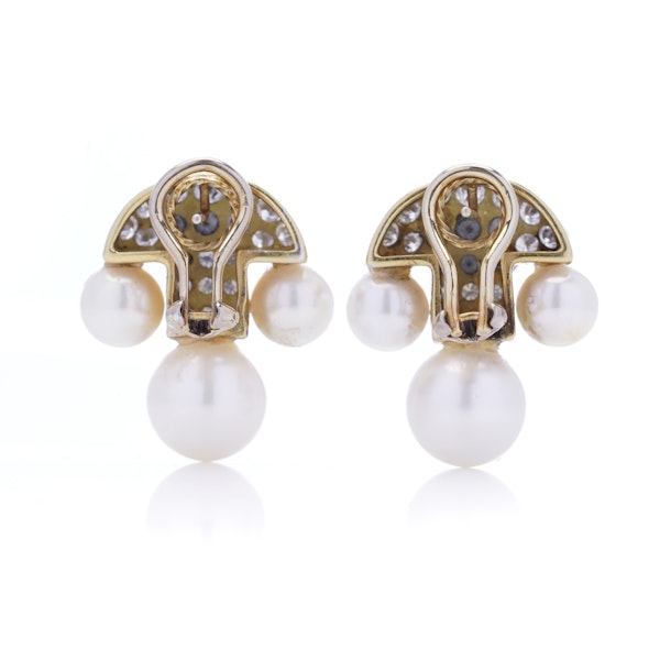 Vintage 18kt gold pair of diamond and pearl clip - on earrings - image 5