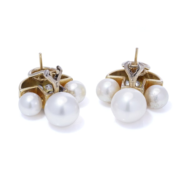 Vintage 18kt gold pair of diamond and pearl clip - on earrings - image 4