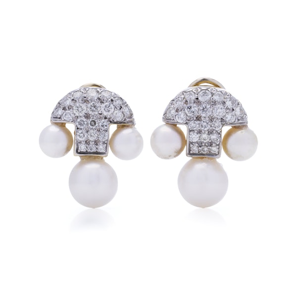 Vintage 18kt gold pair of diamond and pearl clip - on earrings - image 6