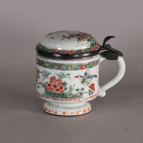 Famille verte mustard cup and cover with metal mounts, mid-Kangxi (1662-1722) - image 4