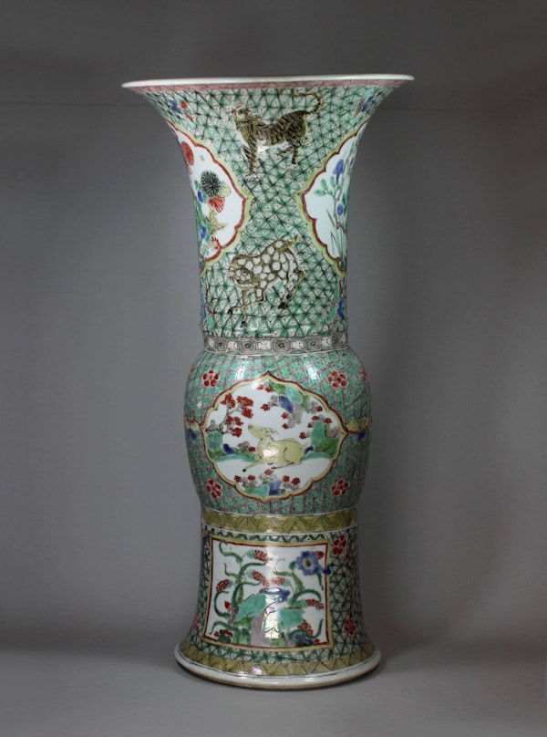 Chinese famille verte gu beaker vase, Kangxi (1662-1722) - image 3