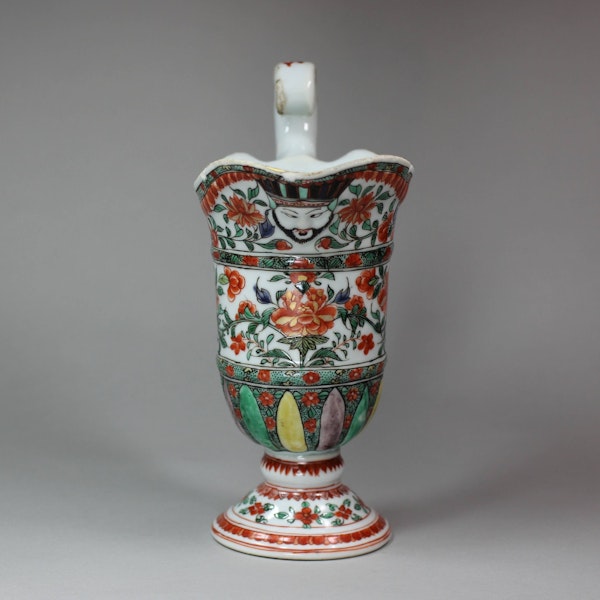 Rare Chinese helmet-shaped famille verte ewer, Kangxi (1662-1722) - image 3