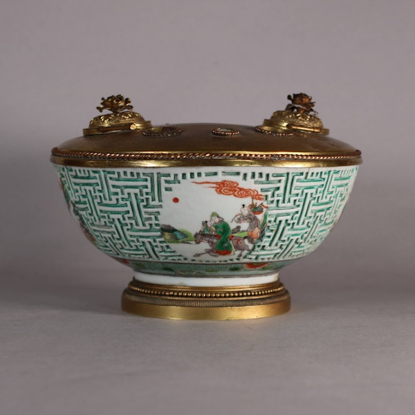 Chinese porcelain moulded bowl, possibly 18th century - image 5