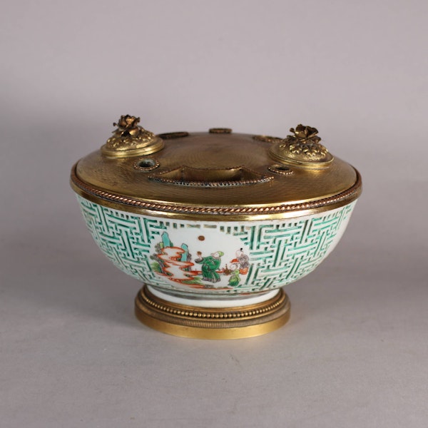 Chinese porcelain moulded bowl, possibly 18th century - image 6