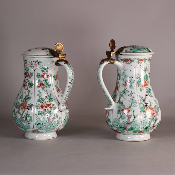 Pair of Chinese famille verte baluster jugs, Kangxi (1662-1722) - image 5