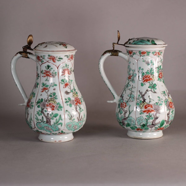 Pair of Chinese famille verte baluster jugs, Kangxi (1662-1722) - image 2