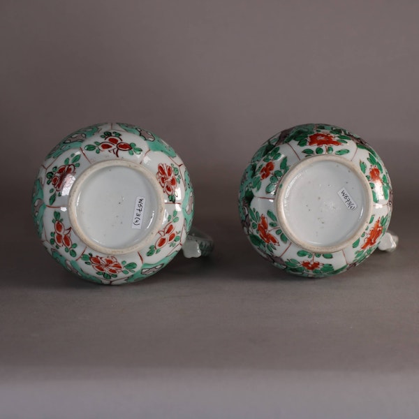 Pair of Chinese famille verte baluster jugs, Kangxi (1662-1722) - image 4