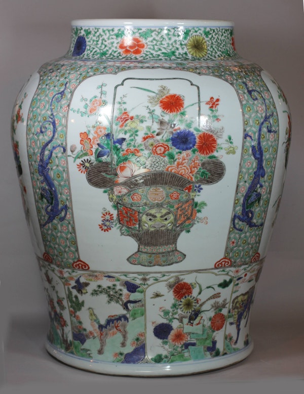 Fine large Chinese famille verte baluster vase, Kangxi (1662-1722) - image 2