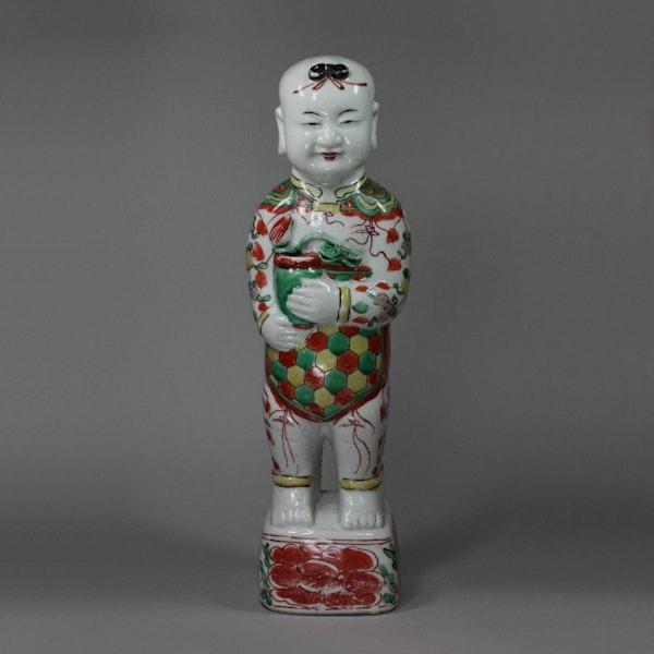 Chinese famille verte figure of a boy, Kangxi (1662-1722) - image 1