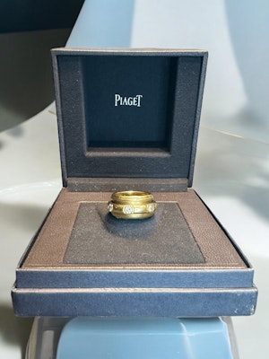 Piaget - A stunning vintage Piaget "Possession" spinning ring.