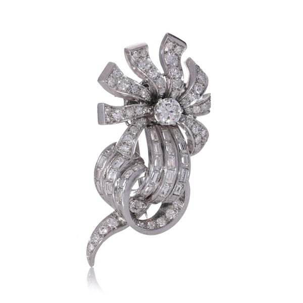 Cartier Platinum flowerhead diamond brooch - image 4