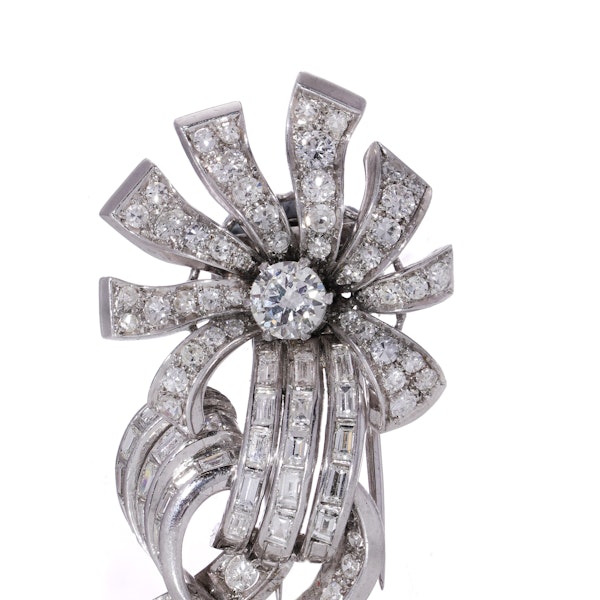 Cartier Platinum flowerhead diamond brooch - image 3