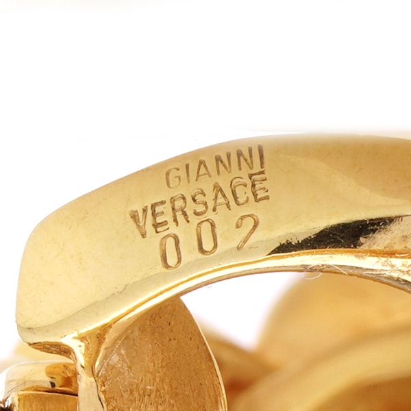 Gianni Versace 18kt gold La Medusa clip-on hoop earrings - image 5