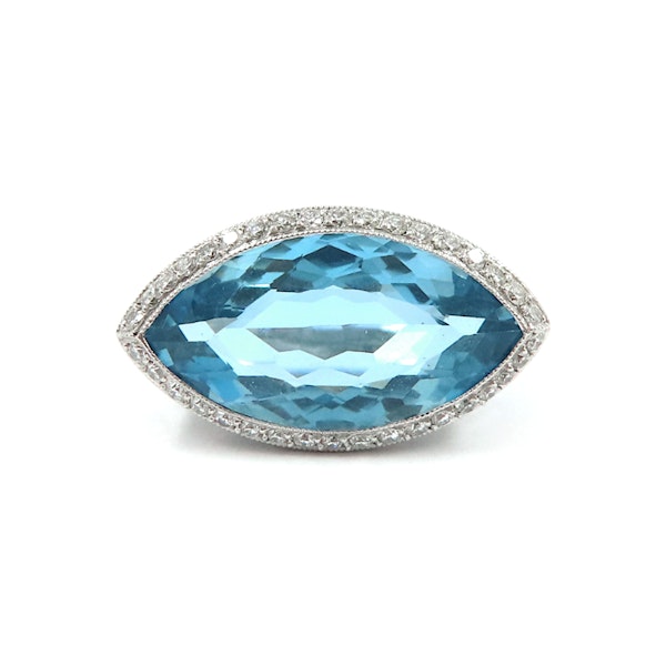 Modern Navette Aquamarine, Diamond and Platinum Ring, 4.69 Carats - image 3