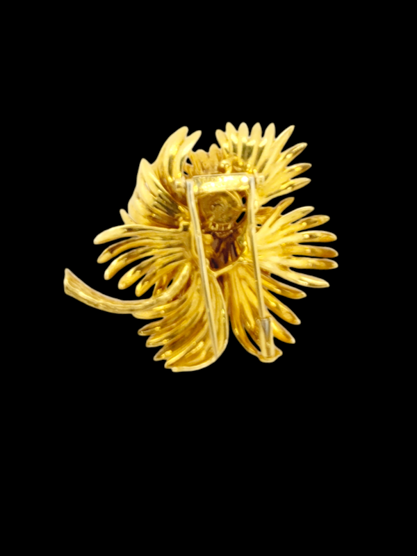 Stylish French 1960's 18ct gold and diamond flower SKU: 7756 DBGEMS - image 3