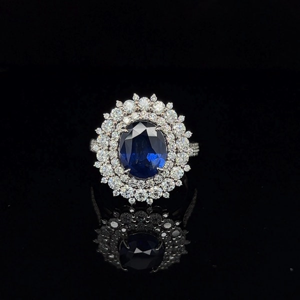 3.95ct Royal blue oval sapphire & diamond cluster ring - image 1