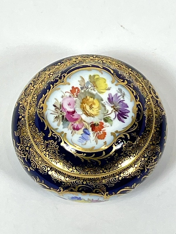 19th century Meissen trinket box - image 4