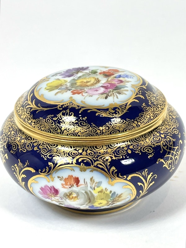 19th century Meissen trinket box - image 2