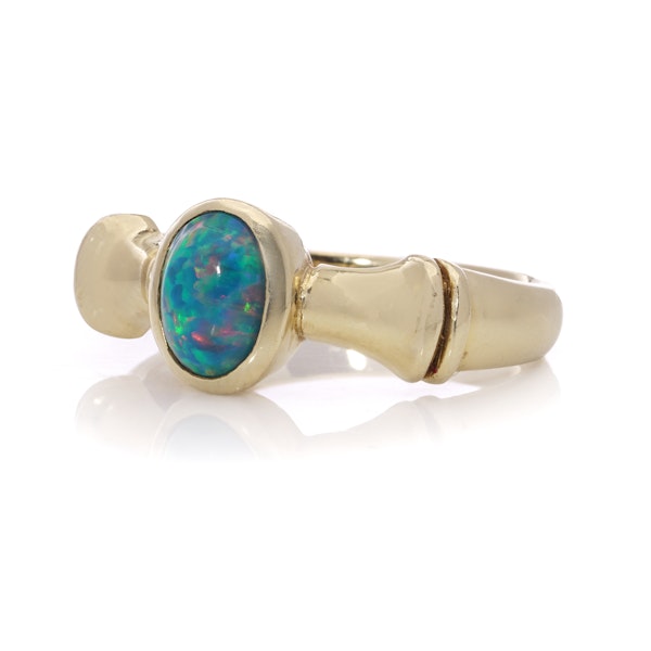 Vintage 14kt gold ring featuring a vibrant black opal - image 3