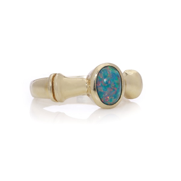 Vintage 14kt gold ring featuring a vibrant black opal - image 2