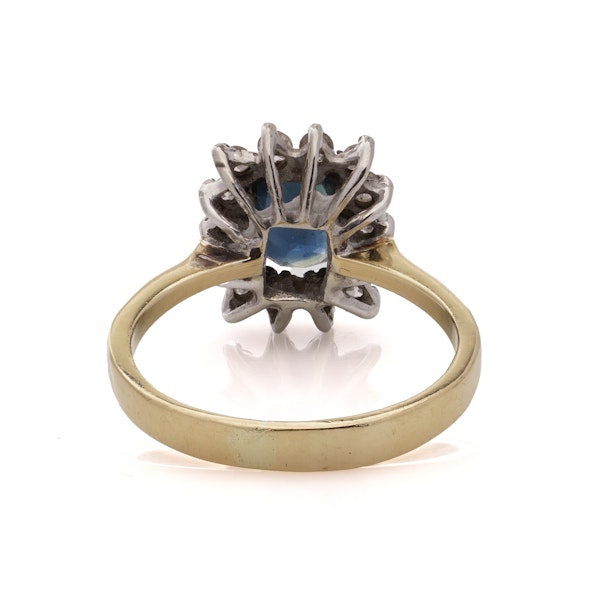 Vintage 18kt Gold Blue Sapphire and Diamond Cluster Ring - image 4