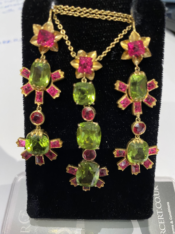 18 ct gold peridot and natural red spinel dangly pendant (with matching earrings) - image 2